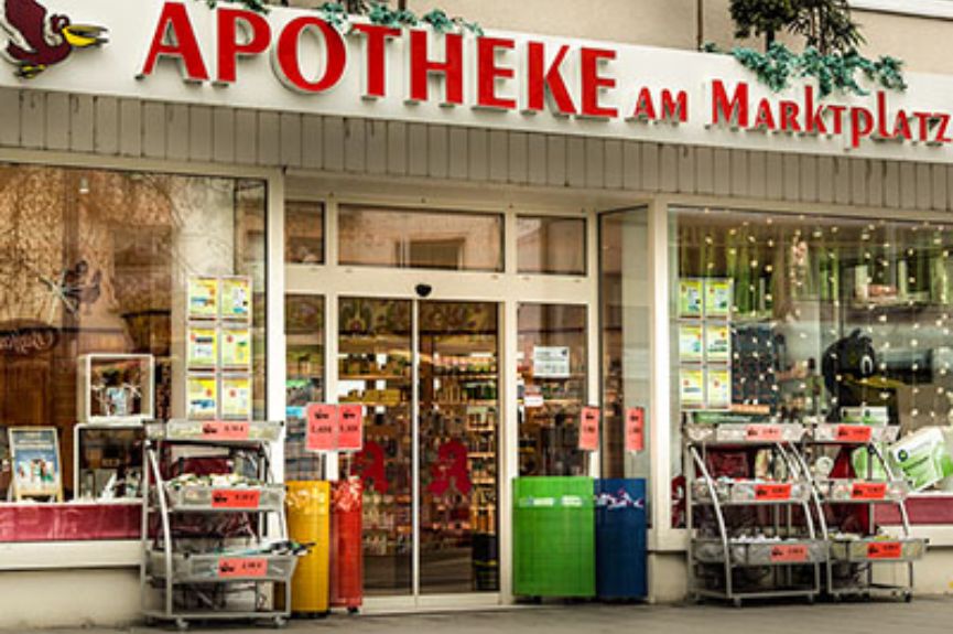 Pelikan-Apotheke am Marktplatz