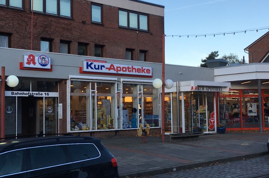 königlich privilegierte + Kur-Apotheke