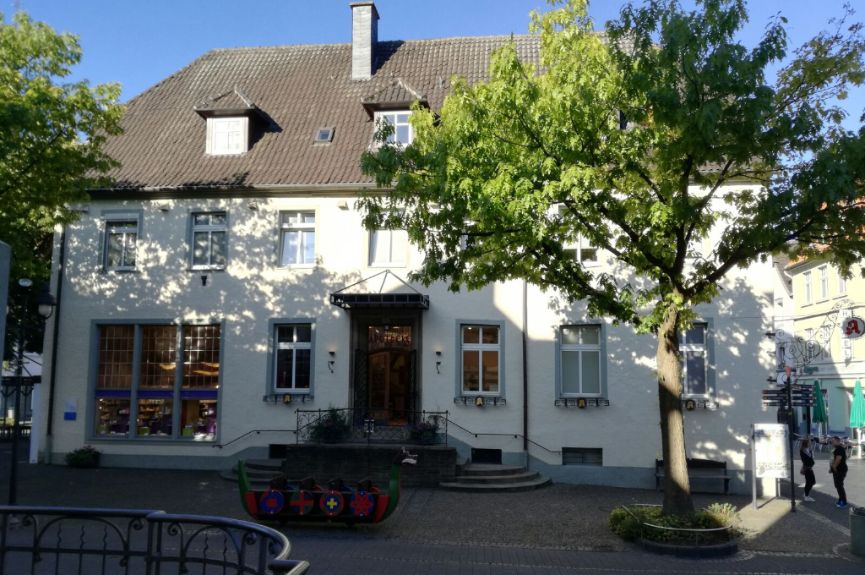 Bären-Apotheke an der Basilika