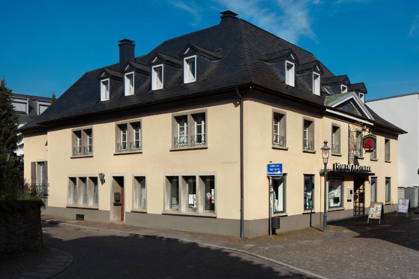Löwen Apotheke