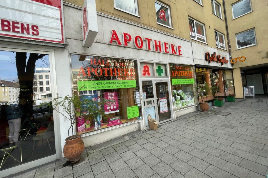 Die Hallsche-Apotheke am Rosenheimer Platz